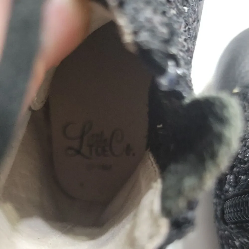 Unbranded little toe